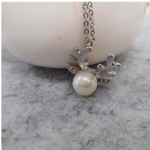 Pearl Deer Necklace (Silver) - Picture 6 of 6